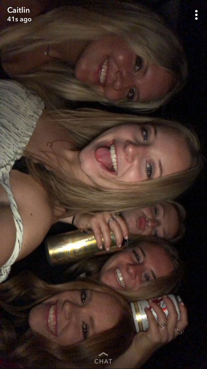hubsanders's tweet photo. I MISS these gals 😓 https://t.co/x18CrAuZTv