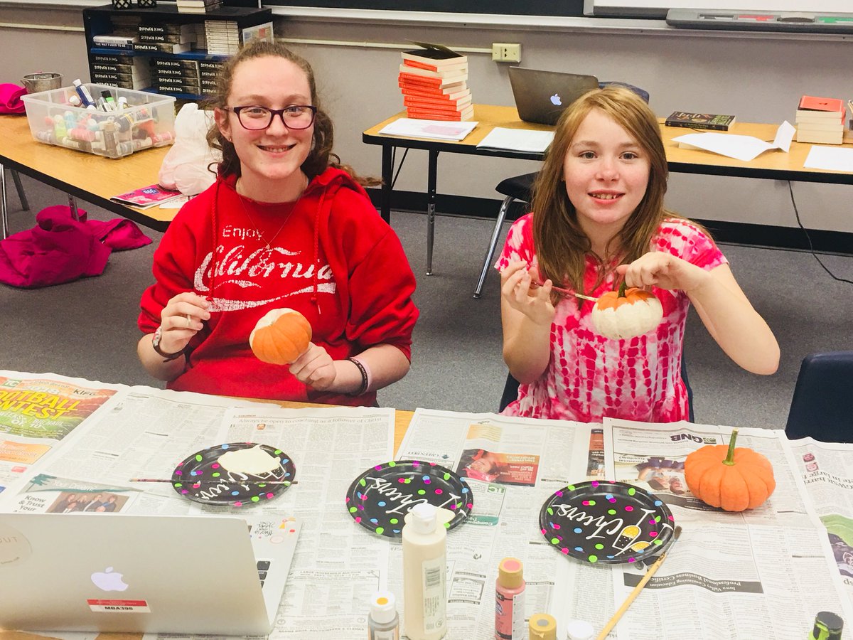 SadiePfantz's tweet image. Great bonding, unexpected friendships, real talk. 💕 #IFAHS #girlsgroup #beyou