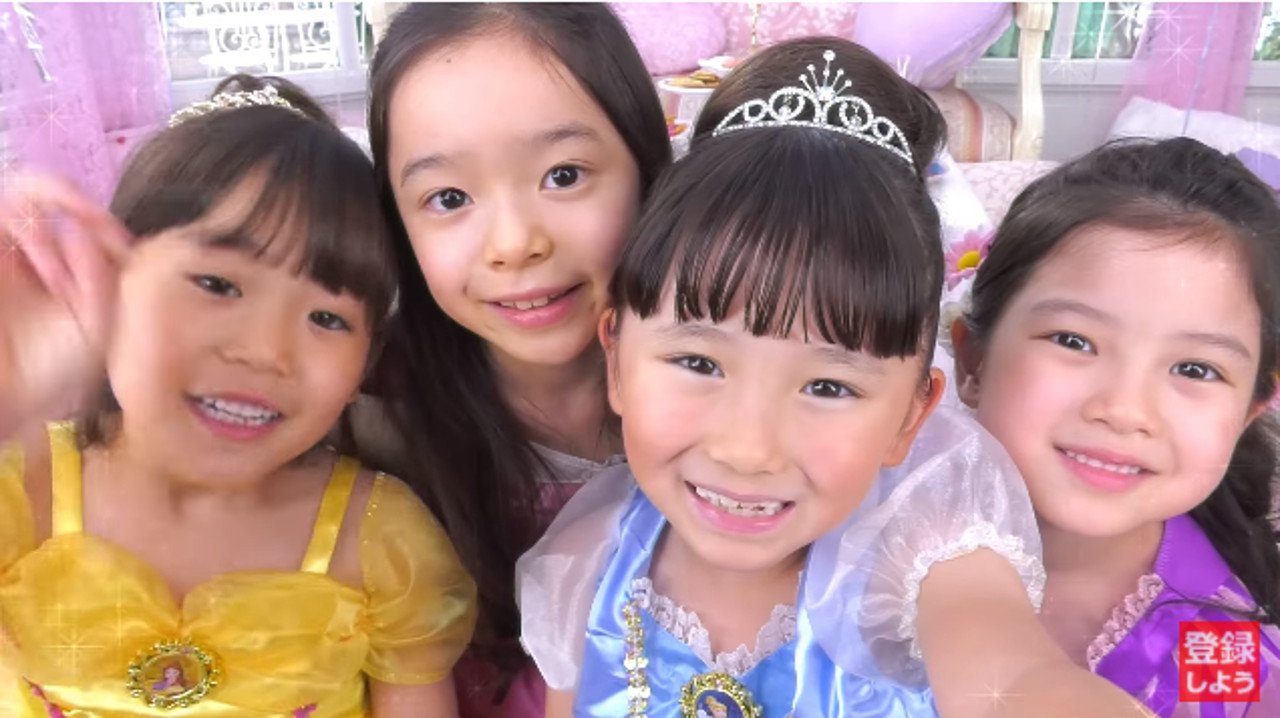 子役タレント応援ブログ Umekonnbu06 お世話になっております タカラトミー ｃｍ ディズニープリンセス おしゃれドレスでプリンセスパーティー 中村美乃莉ちゃん 知久杏朱ちゃん 川瀬翠子ちゃん もう一人の 黄色いドレスの女の子 誰でしょう