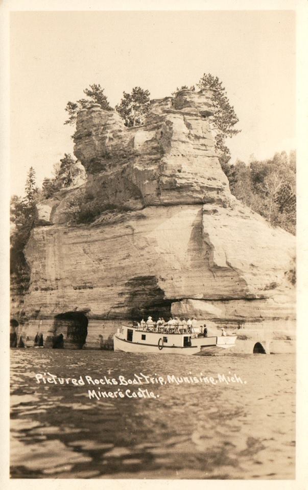 MichiganHist's tweet photo. Pictures Rocks Boat Trip in front of Miner's Castle, Munising (via Vintage Michigan Postcards FB)
#AlgerCounty
https://t.co/Xn4J5Edkf7 https://t.co/wz1clDF9kx