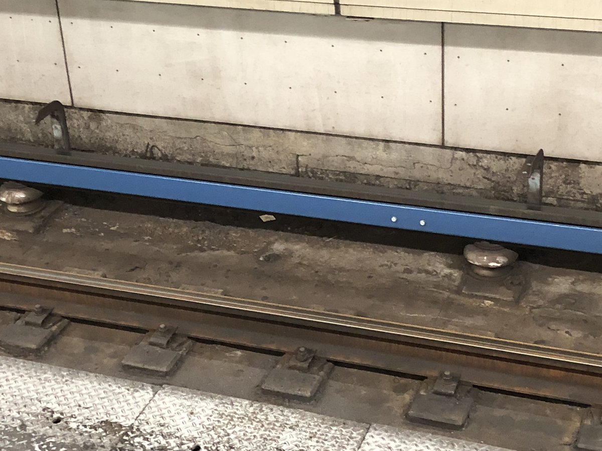 もーたーまん カバーが外されていて サードレールがむき出しに 第三軌条 地下鉄 大阪メトロ T Co Uexd0np178 Twitter