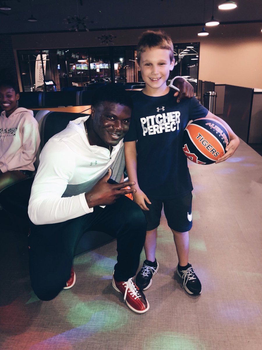 HannahFarr9's tweet photo. @humble55_  Ryan turned 11 today and  he met some amazing people tonight. When we got in the car he said “BEST BIRTHDAY EVER” thank you so much T.D. Moultry for making my brothers night!!! You truly are an inspiration!! So much love for our Auburn Tigers!!💙🧡 @kellyfarr74 https://t.co/qzW74gOJHG