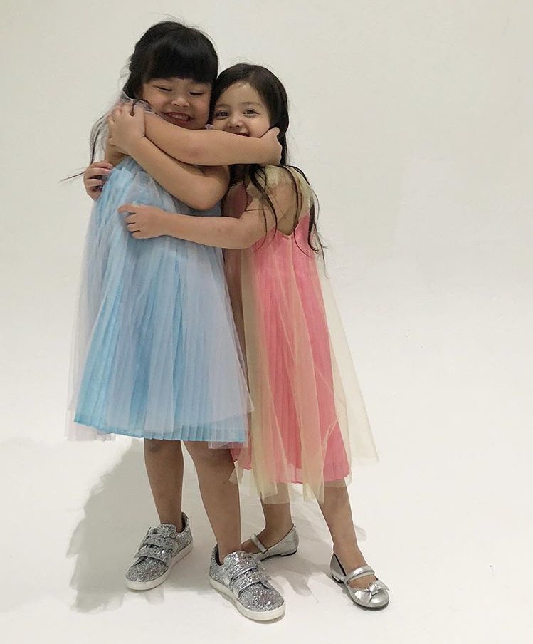 MyMeleTOP's tweet photo. Amboi dah jadi best friend forever dah ni! Comel je 😍 Gambar last tu macam nak peluk diri sendiri je @laraalanaaa hahaha 🤣 #MeleTOP
.
Repost @laraalanaaa https://t.co/6NjEJmTw9k