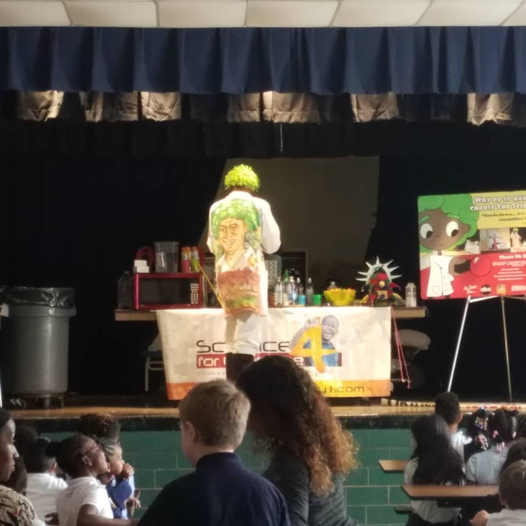 CapitolHeigPtsa's tweet photo. The kids enjoyed Mr. Green aka The Science Machine assembly on Thursday. Especially the experiment with our Principal, Nina Lattimore.๐๐ @capitolheightse #TheScienceMachine #ScienceForEvery1 #CHESROCKS #PGCPS https://t.co/u5SQxXJ3Sl