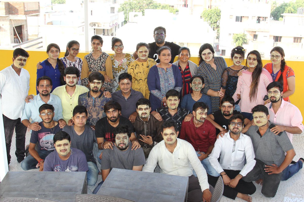 HirenCompuBrain's tweet photo. Itโs all about establishing an atmosphere where people feel positive and feel the spirit of festival. And today we had grooming session while working.
Check out our colorful happy faces!
#TeamCompuBrain #CompuBrain #CompanyCulture #facepack https://t.co/YeDjH7gOgJ