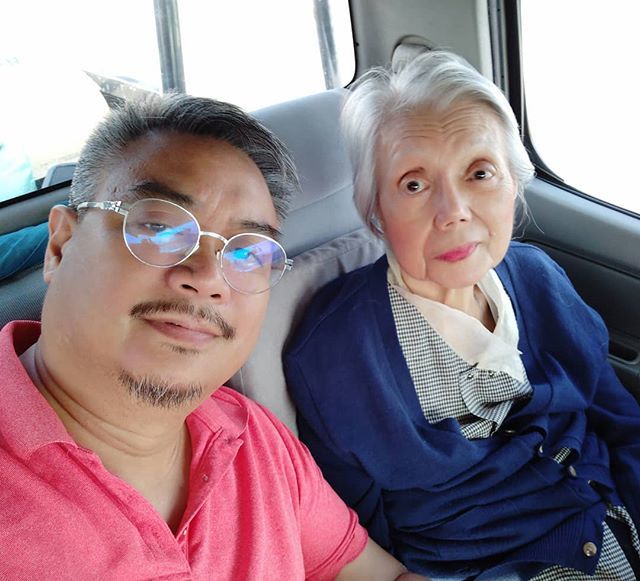 gusadapon's tweet photo. Heading to the airport on the skyway. @ofeliaadapon never fails to bring me, which reminds me why we always met them at the airport when I lived in New York #thankyoumom #thankyou #buildingmememories #makati #metromanila #ph #rp #philippines #tweet  #ootd #00td #potd #postof… https://t.co/GKwEhOGTTs
