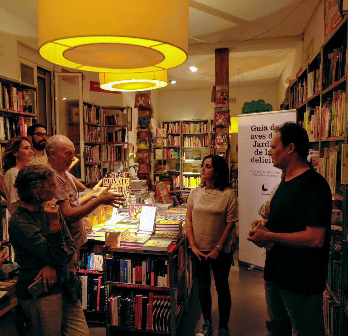 La presentación, charla, coloquio en la librería PANTA RHEI, una de las librerías más chulas de Madrid, fue increible, gracias a los amigos de @AvesdelBosco que se acercaron. 🦆🐦✨@libreriasdemadrid #libreriasbonitas