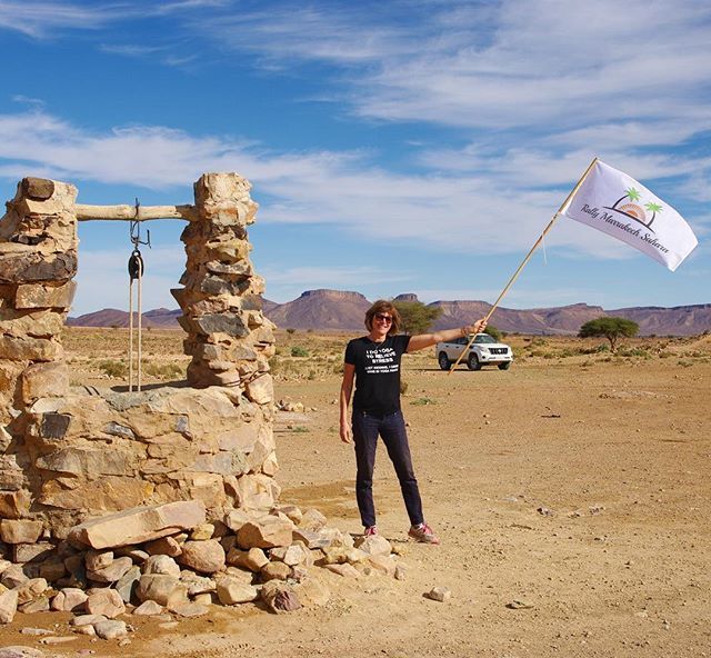 BMSRally's tweet photo. A well, a rally flag, looks like a checkpoint! #rallymarrakechsahara #rallylife #checkpoint https://t.co/wNhektb5tH https://t.co/szaQXmBx3V