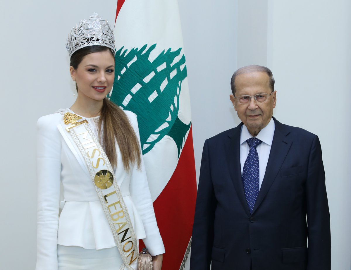 lebanondebate's tweet photo. بالصور: #ملكة_جمال_لبنان في #قصر_بعبدا
https://t.co/GVACYLdZEM
#ملكة_جمال_لبنان 
@LBpresidency @MissLebanon https://t.co/bSALqyZoBa