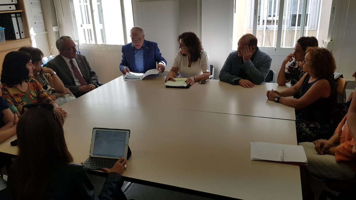 educaciocat's tweet photo. @JosepBargallo @ViladecansTweet El #conseller @JosepBargallo també s’ha traslladat a l’Institut Viladecans VI, on ha fet un recorregut per les seves instal·lacions i ha mantingut una trobada amb l’equip directiu del centre. https://t.co/nibShjMpCL