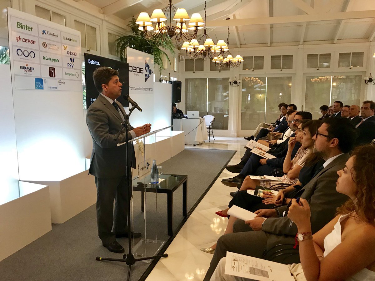 ceoetenerife's tweet photo. Presentación de @agmarichal consejero de @INtechTenerife en nuestra conferencia “El rediseño de la empresa del futuro: eficiencia y rentabilidad 2025. #40añosceoetenerife @Deloitte_ES https://t.co/iyFNyggA1X