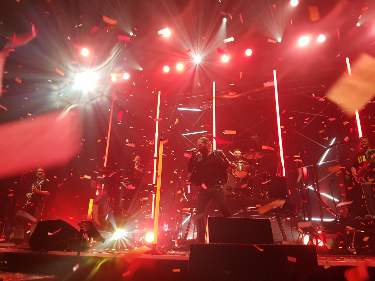 SandraRohde2's tweet photo. @ReaGarvey schlicht und ergreifend: Danke, Danke, Danke!!!!! #❤! #neontour2018 https://t.co/2GelSMjUcj
