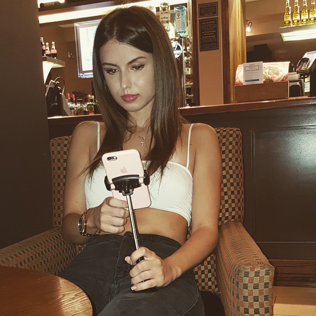 handeeholder's tweet photo. Can You Handle It? Of  Course!

#holder #hold #handle #smartphone #mobilephone #gadget #accessories #newstuff #newproduct #sofa #sitting #lap #iphone #samsung #hands #easy #comfy #cool https://t.co/Zoa0PJjZ4m