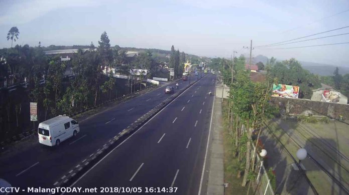 Hari ini 05/10/18 Pukul 16:14 WIB info #lalulintas dari daerah Jalan A. Yani Lawang 
arah #Malang-#Surabaya terpantau lenggang (via : malangtoday.net/cctv/) | <a href="/PuspitaFM/">103.7 FM</a> <a href="/infomalang/">Info Malang</a> #TrafficUpdate