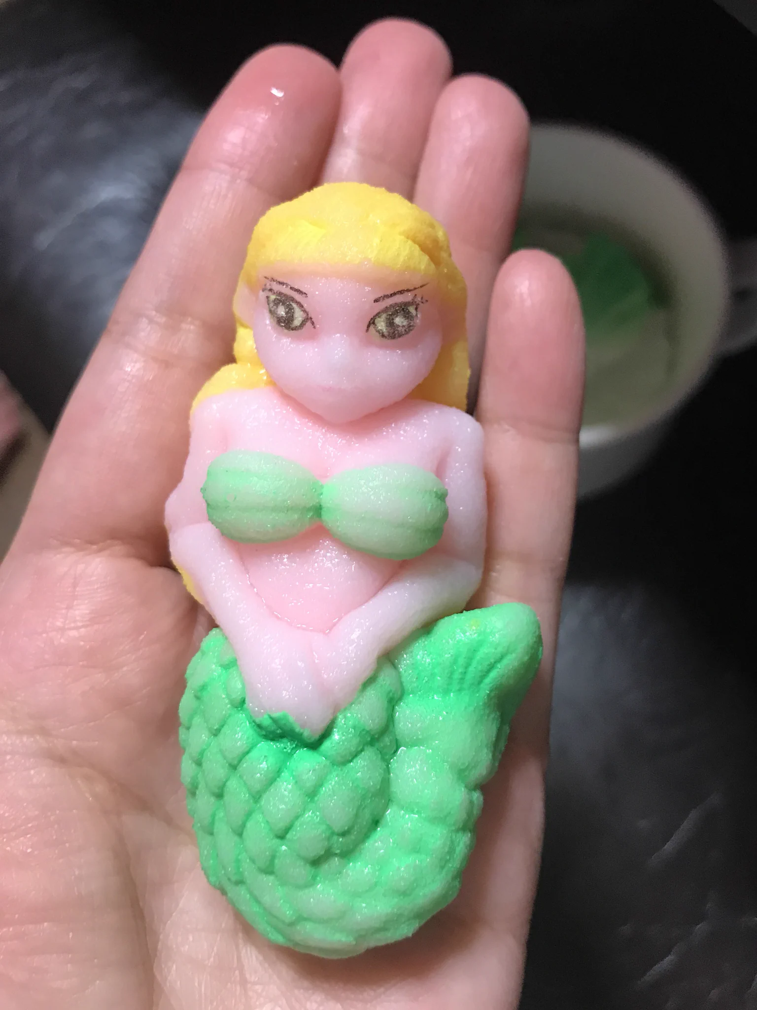 【悲劇】思ってたのと違う・・・子供を落ち込ませた人魚www