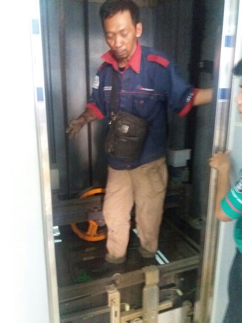 imo_djka's tweet photo. #RekanIMO progress pekerjaan IMO untuk stasiun Maja adalah Perawatan Genset dan Perbaikan Lift
@perkeretaapian @kemenhub151 @keretaapikita https://t.co/izkUMVNPfj