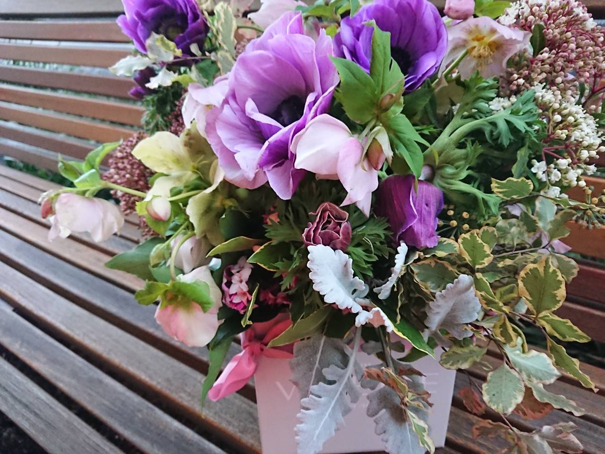 Happy Friday! 😃 Time to send a boxed flower arrangement 💐 to someone to say how much you miss them 👨‍❤️‍💋‍👨👫👭

#melbourneflower #melbourneflorist #flower #boxed #melbourne #delivery
#freedelivery

ow.ly/kUW530m6M27