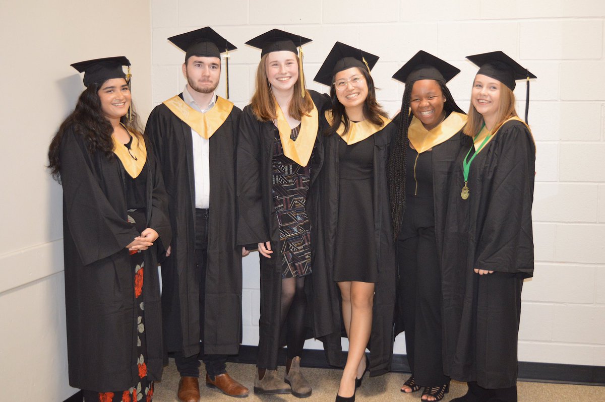 lornhixx's tweet photo. The caf was really hot #grad2k18 https://t.co/MNwo34hYDx