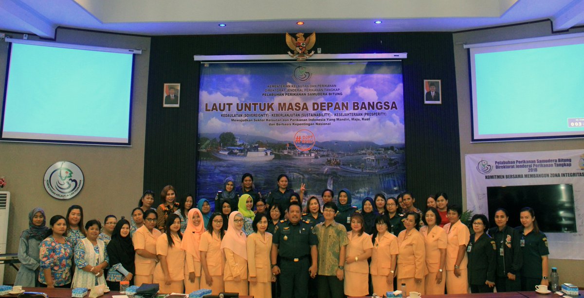 Humas_PpsBitung's tweet photo. Kegiatan Dharma Wanita Persatuan PPS Bitung, dengan materi tentang Manajemen Sumber Daya Manusia Perikanan Tangkap dan yg menjadi narasumber Pak Adi dari Bagian SDM &amp; Aparatur DJPT 4 Oktober 2018. @djpt_kkp @mzulficar @batubara_henry https://t.co/nDQgieuIDF