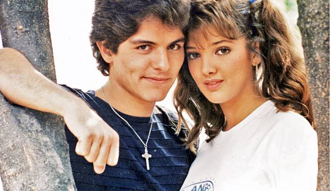 detlnovelas1's tweet photo. Hoy, hace 31 años, una #Quinceañera llegó a 🇲🇽
#AdelaNoriega, @thalia, @E_Laguardia, @norvindv, @ligardesebas, #BlancaSanchez+, #JorgeLavat+, #JulietaEgurrola, #LuisBayardo, #InesMorales, #AliciaMontoya+, #RafaelRojas, @armandoaraiza, @Omar45Fierro, #MargaritaSanz
P @carlaestrada https://t.co/cEKZ7ai2ts