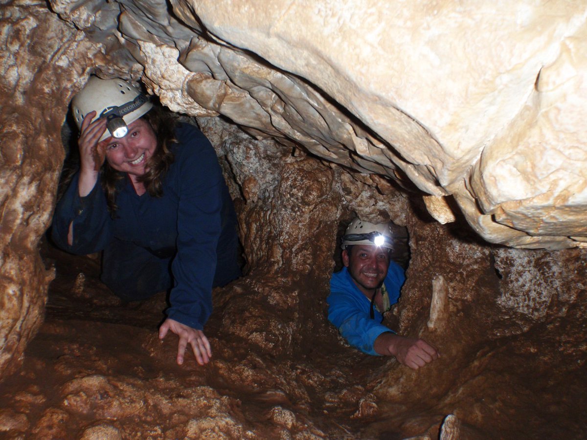 Looking for a escape for families, singles and romantics? Come join us in exploring Jenolan Caves--One of the finest &amp; oldest spectacular caves in the world for its pure underground rivers and astonishing  limestone formations!!!@Blue Mountains Backpacker Hostel (02 4782 9630)