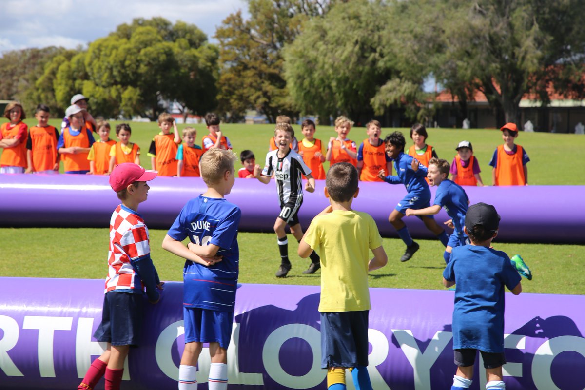 PerthGloryFC's tweet photo. What a day! 👍

So many happy faces down at the #GoFor2n5 Glory Holiday Clinic in Dalkeith on a picturesque Friday! ☀

#OneGlory https://t.co/H5TZS2vrpI