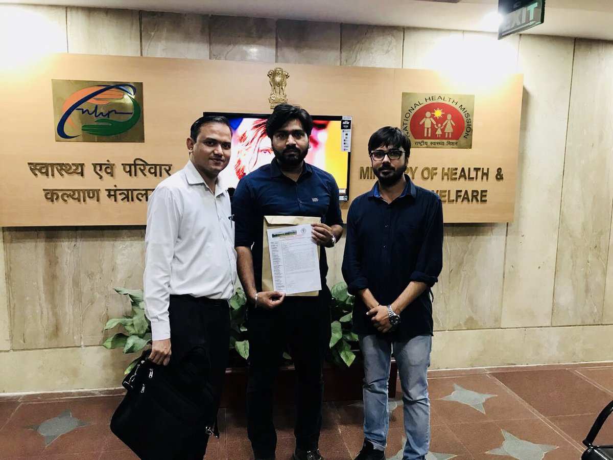 DrHarjitBhatti's tweet photo. Had a meeting with Shri @JPNadda Ji @MoHFW_INDIA regarding various issues related to resident doctors and medical students including violence, Excessive fees in pvt medical colleges, Pathetic duty rooms.Minister assured to solve our issues on priority. Hope for the best 🙏👍🏻 https://t.co/PJ64RueSCB