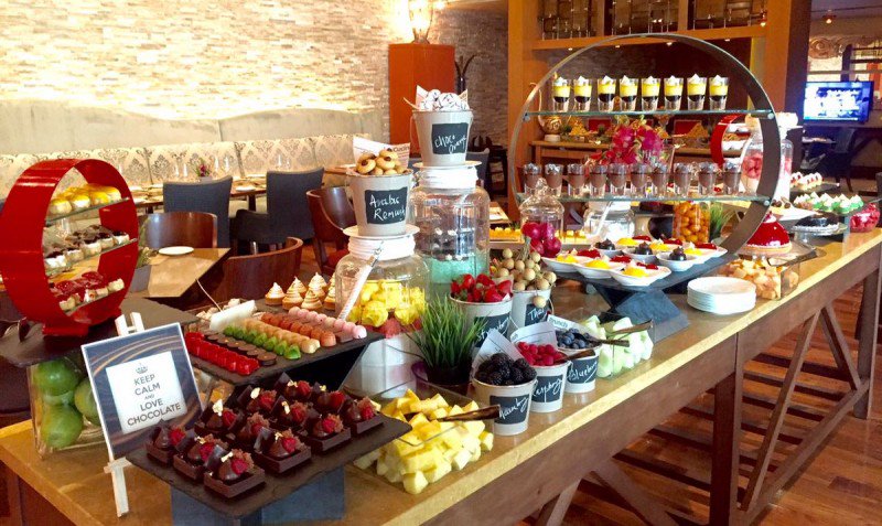 تمتعوا بوجبة غداء مميزة ومنوعة وحلويات ولا أطيب من لاكوتشينا 😋😍، تعرفوا عبر تطبيق  #فَلَّة_الرياض
riyadh.is/s/hPdntj
#Faisaliahhotel