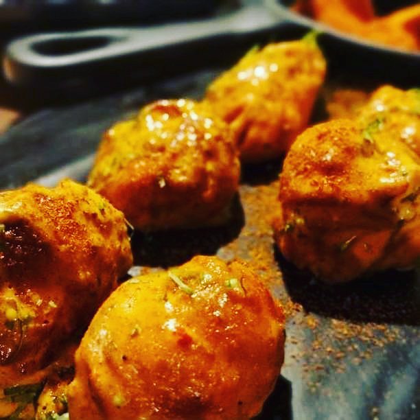 BuzzingFork's tweet photo. Succulent tikkas!😋 Anyone?😉 #buzzingfork 
.
.
#tikka #chickentikka #starter #chicken #chickenlover #recipe #food #foodie #foodblogger #foodporn #foodphotography #delhi #delhigram #delhifood #delhifoodblogger #followback #followme #likeforlikes #incredibleindia #travelgram https://t.co/cMEEo4Wfmz