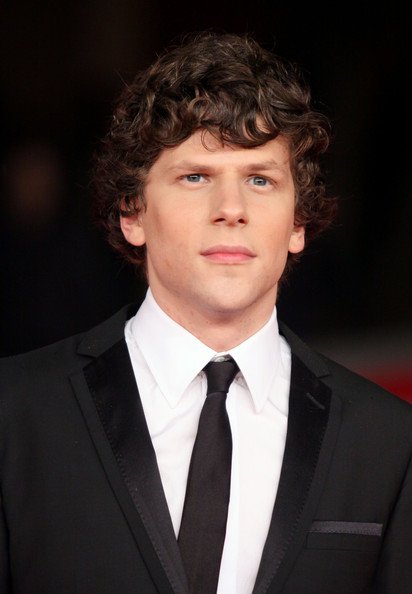 Happy birthday to the good actor,Jesse Eisenberg,he turns 35 years today       