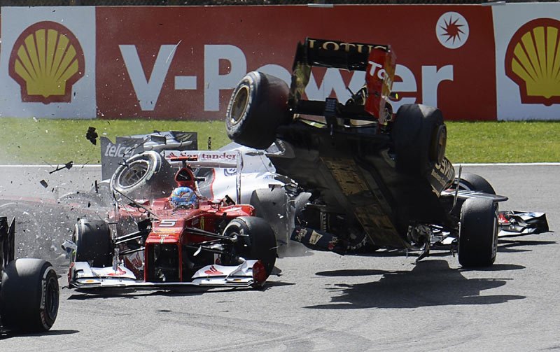 formula1lt's tweet photo. Wow what an accident #formula1 #motorsport https://t.co/CGTbNE6ifp https://t.co/ToZIVWhJcS