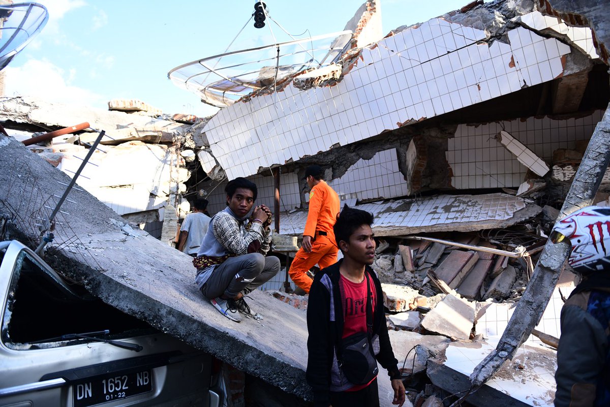 Die ersten Hilfsgüter haben #Sulawesi gestern endlich erreicht. Die Inselbewohner brauchen nach den #Erdbeben und dem #Tsunami jetzt Ihre Unterstützung. 
Helfen auch Sie mit, dass die Kinder und Jugendlichen bald wieder ein normales Leben führen können.
bit.ly/SulawesiNothil…