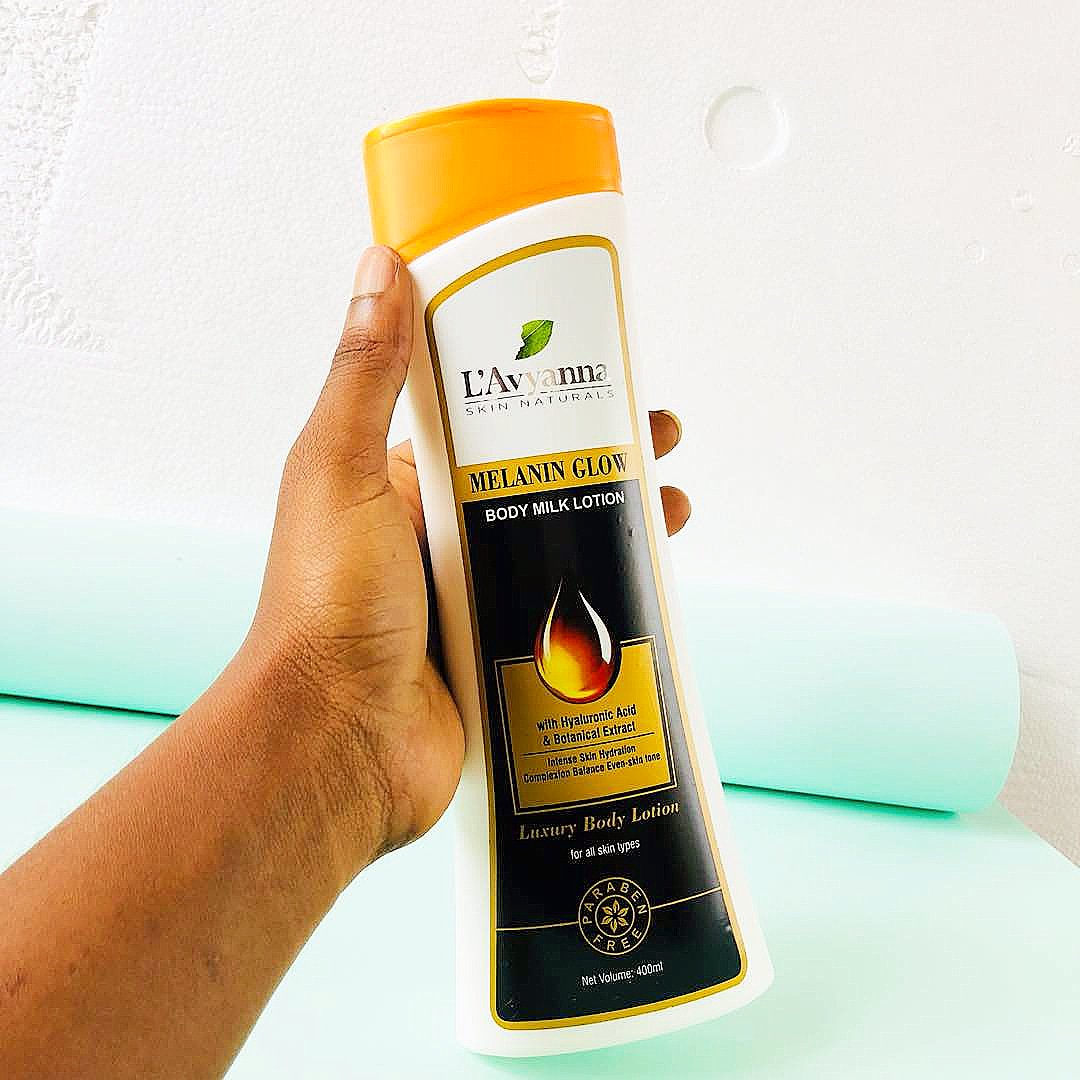 AvyannaL's tweet photo. Enriched with hyaluronic acid and botanical extracts, L'avyanna Melanin Glow keeps you moisturised and glowing all day long...
Get one!
.
.
#lavyannaskincare #naturalproducts #healthy #naturalskincare #facialgoals #facial #skingoals #goals #organicskincare #organicbeauty https://t.co/1t1SqxohCV