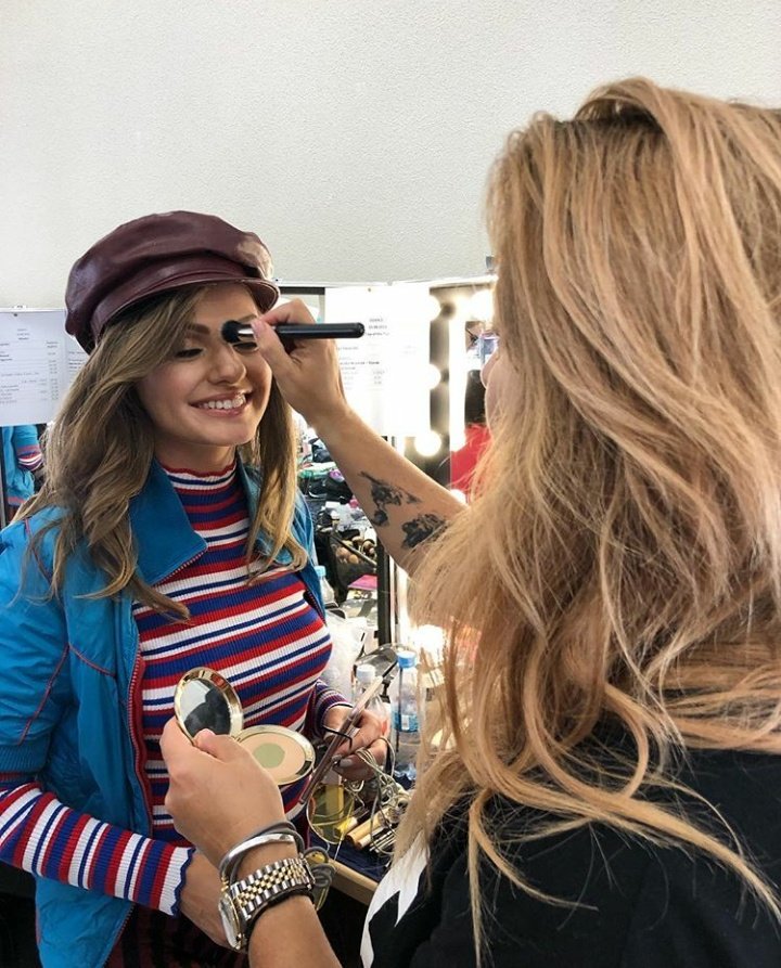 StanAlexandraBR's tweet photo. Fotos inéditas de Alexandra Stan se preparando para o 1° show feito da #MamiTour https://t.co/z2ANwVvZzx