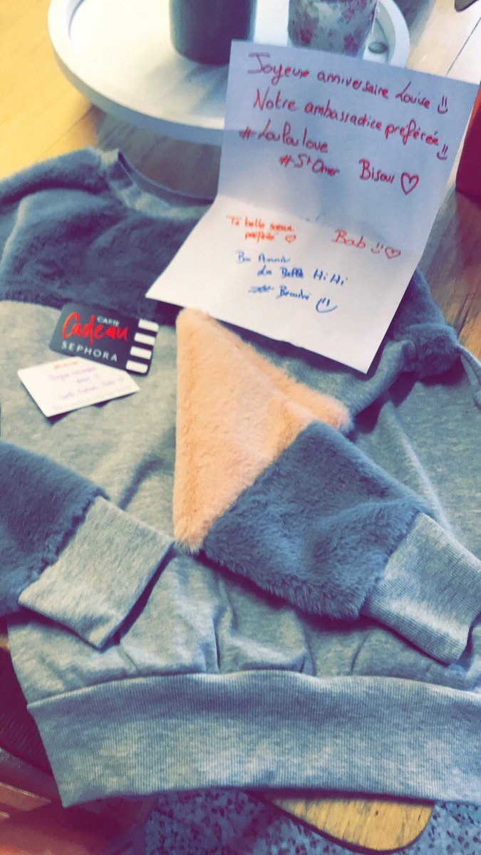 Merci à mes collègues de m’avoir gâté 🤗💄💋🎀 <a href="/darras2804/">Carole</a> <a href="/ElodieLenglet/">Elodie</a> <a href="/BarbaraSagot/">Barbara Sagot</a> <a href="/S_Lalanne/">Stéphane Lalanne</a> #birthday #hunkemöller #sephora