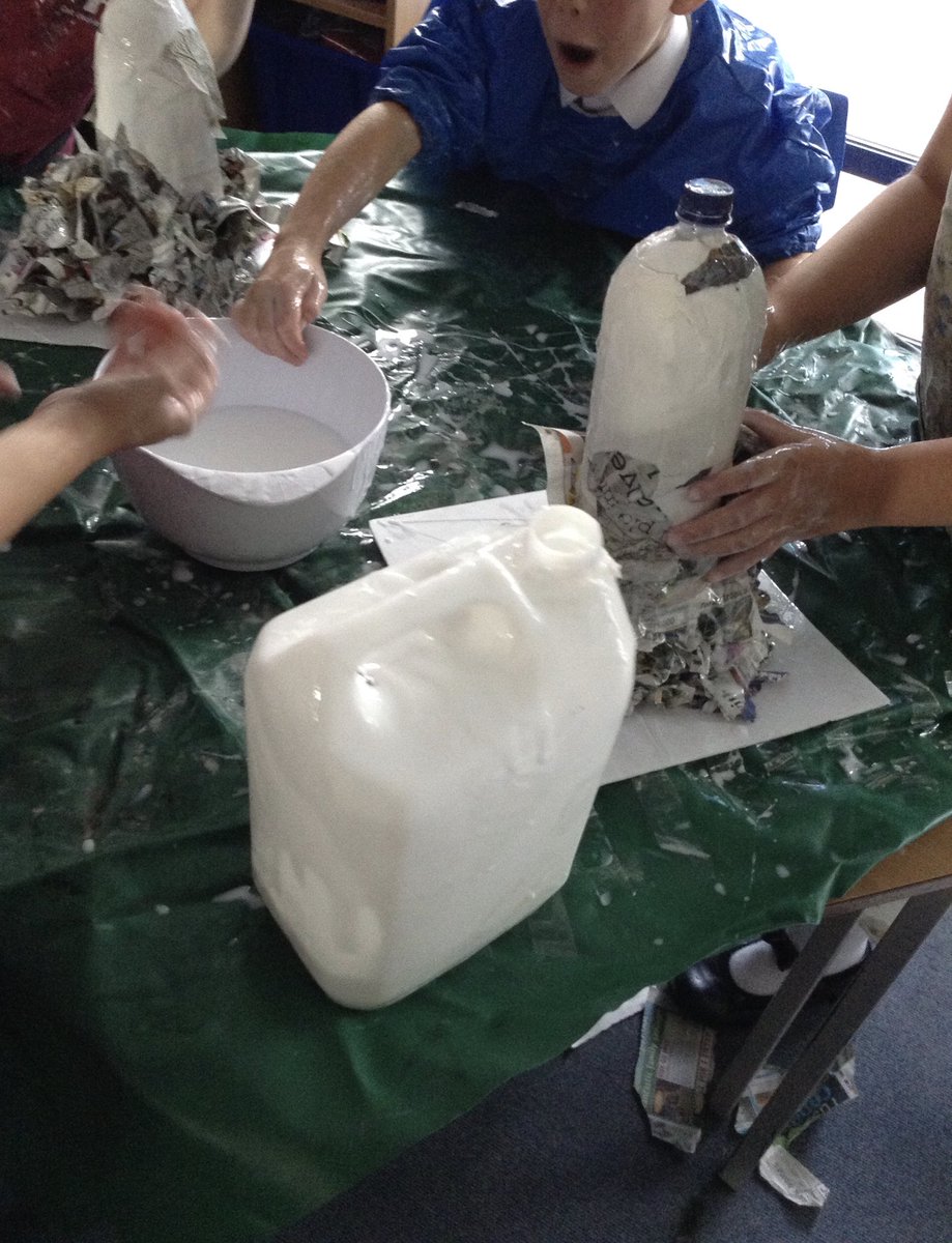 MissJull1's tweet photo. A snapshot of 4EJβs learning this week so far!
- Storytelling in forest school.
- building volcanoes.
- experimenting with evaporation!
#freedomtolearn #tryingthingsout #learningisfun @TemplarsPrimary https://t.co/X3iIsY1xji