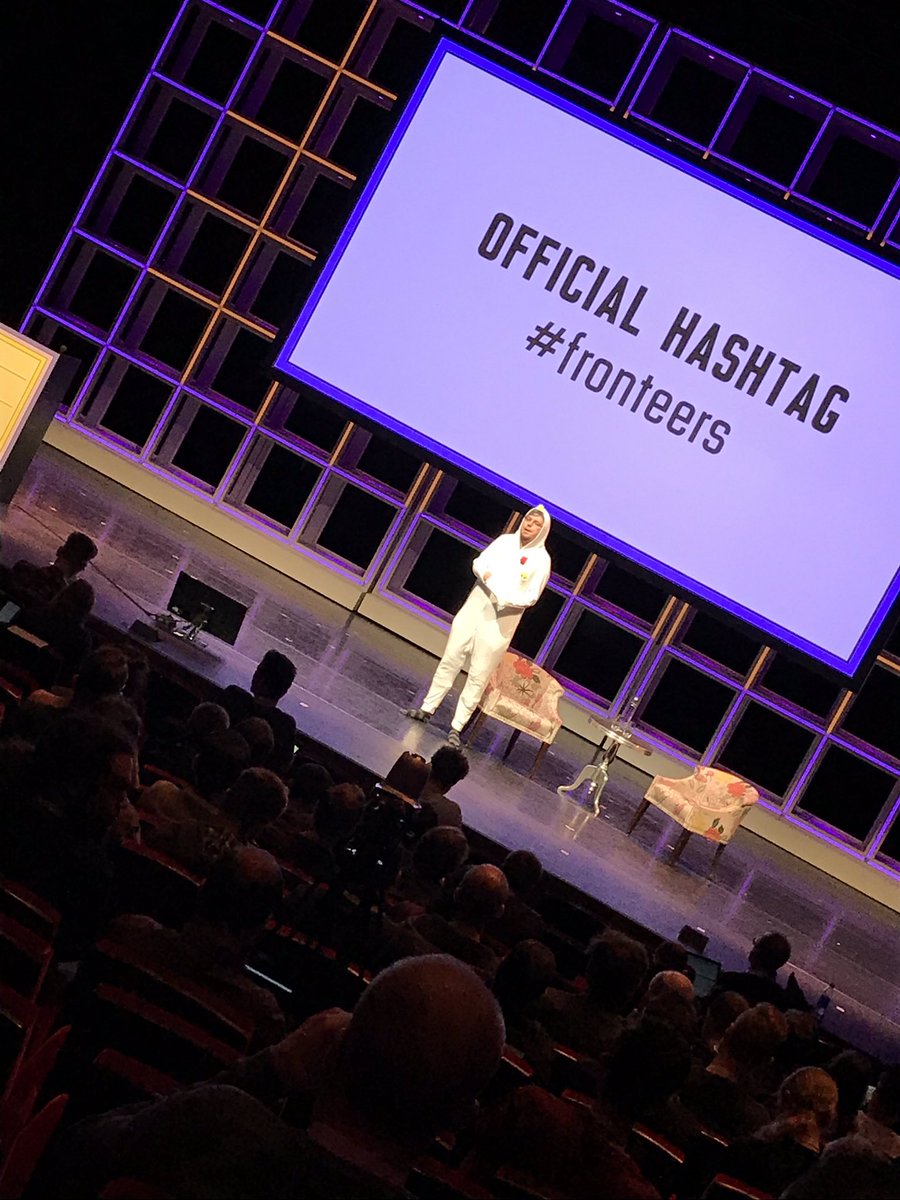 Bas_vdE's tweet photo. Day 2,, and there is a chicken on stage!! #fronteers #chicken #dag2 #Frontend https://t.co/12YVwcLDIX