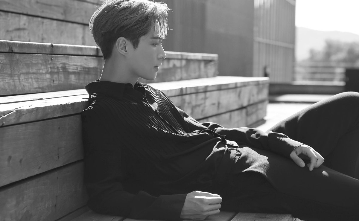 Let's say goodbye to the past and listen to the heartbeat from the deep night. Give Me a Chance, the 1st song of @LAY_zhang_ 3rd solo album #NAMANANA is out! - check ur local streaming platforms and stay tuned!
#LayGiveMeAChance
#GiveMeAChance 
#LayZhangNAMANANA
#producerLayZhang