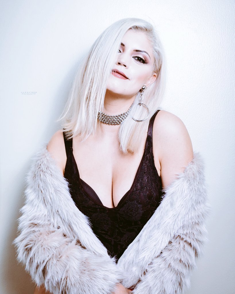 TalentoUnikoEnt's tweet photo. We continue with CaroChe in •Me Va Mucho Mejor• ¡Disponible en todas las plataformas virtuales! @CarocheMusic @TalentoUniko #LatinGirl #ReggaetonLatino #OnFire #DaSong 🔥💯🔊 https://t.co/XuJGI39s58
