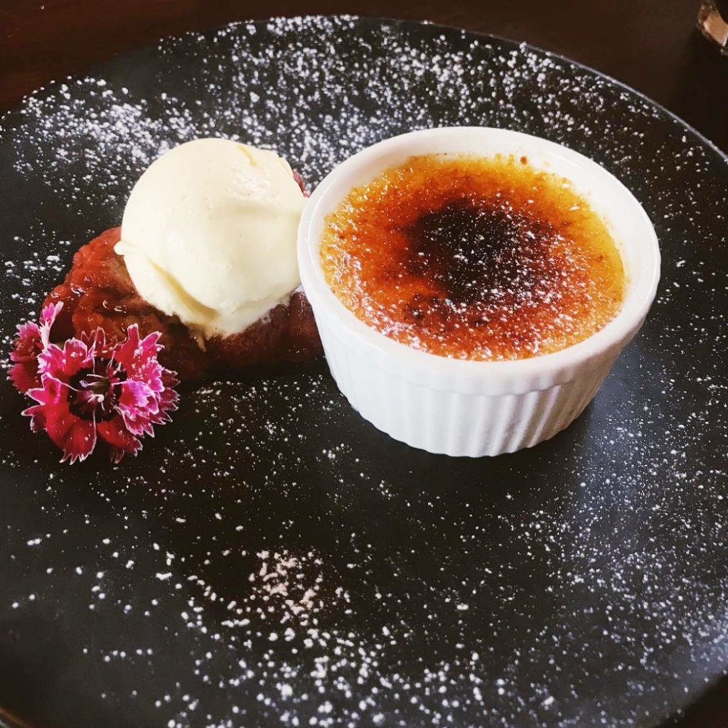 JackTarNZ's tweet photo. 🍮 CRÈME BRÛLÉE
Vanilla crème brûlée, strawberry compote &amp; vanilla bean gelato
📸 the_brunch_project

#foodstagram #foodporn #foodie #urbanlistakl #aucklandeats #nzeats #jacktar #viaduct #aucklandviaduct #cremebrulee https://t.co/FoK4G26JVa
