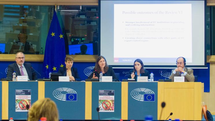 SIPRIorg's tweet image. SIPRI authors report on the further development of the #EU common position on arms exports.

Read more: bit.ly/2IEK95M

Download the report: bit.ly/2zTIRkY