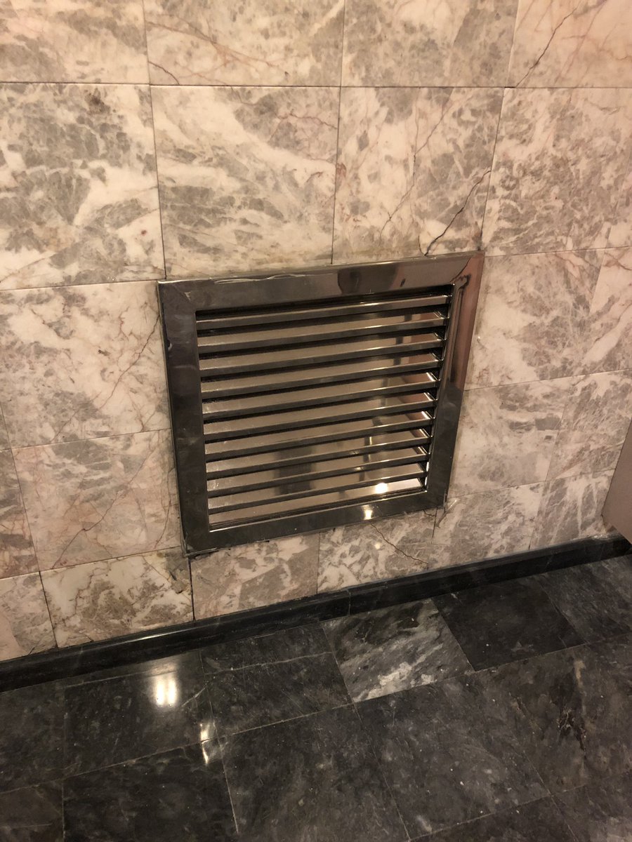 Yalnızca oyunlarda var olduğunu zannettiğim bu ızgaraya gerçek hayatta rastladım. Şimdi bunu söküp içine giresim, yan odaya geçesim geliyor. Hakkınızı helal edin.