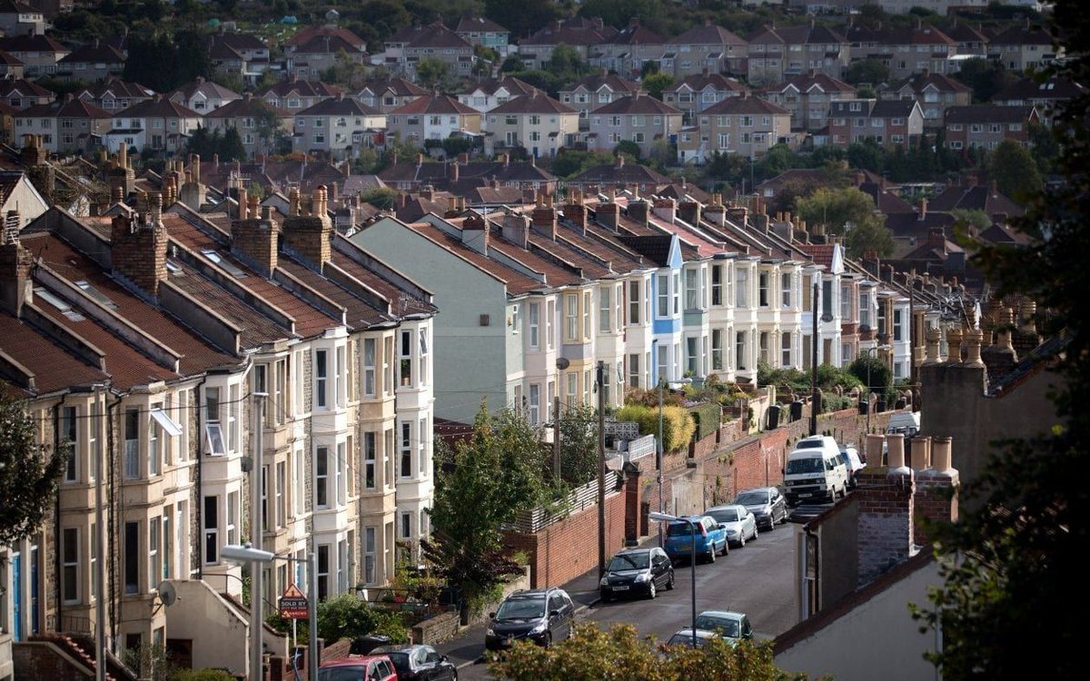 chartburyuk's tweet photo. The North of England's property market was the worst-performing region in Britain for house price growth in the three months to September.

More at: https://t.co/Ca9sMhn3yK #Chartbury #News #London #UKnews #PropertyLondon #BuyToLet #Investment #WealthManagement #SecureInvestment https://t.co/pV7swhxqPs