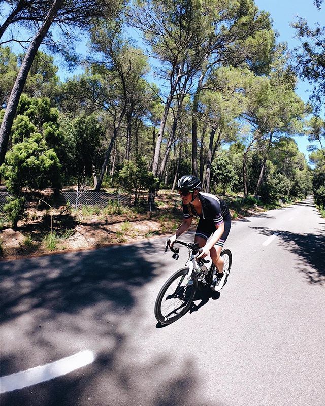 madebyrove's tweet photo. Slightly sulky about the lack of ‘Indian Summer’ vibes around here AND the fact that I’m not in sunny Mallorca... ☀️ More than a bit excited about getting stuck into winter training though... it’s all about that base!!! #wintertraining #mallorca #roadsli… https://t.co/yClMJPEkUC https://t.co/8akO11X8kP