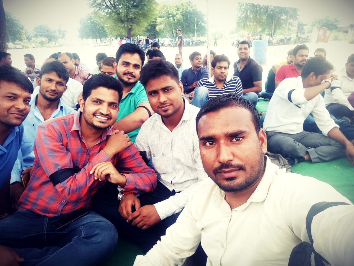 Tarun15091990's tweet photo. #Raj_IA_HungerStrike_3600GP

सूचना सहायक ने भरी हुंकार
भूख हड़ताल से करी पुकार
ग्रेड पे 3600 3600 3600

@News18Rajasthan
@zeerajasthan_
@PMOIndia
@RajCMO 
@TheLallantop 
@Swap_Anchor 
@ravishndtv https://t.co/LYnwc72BSq