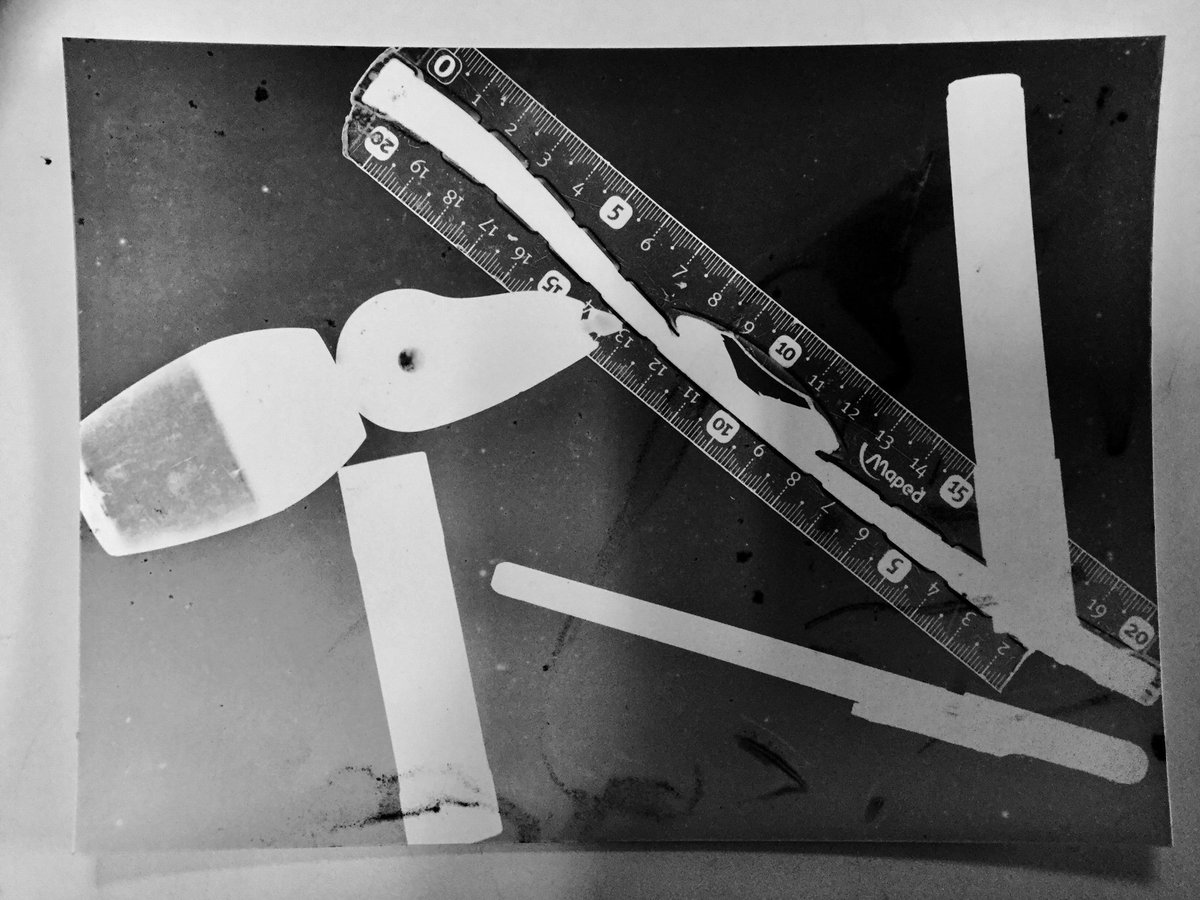 CollinnovPE's tweet photo. Premières réalisations de la classe cinéma, des photgrammes, afin de comprendre l'importance de la lumière dans l'image. Ces photogrammes sont des brouillons, mardi prochain nous réaliserons les tirages qui seront exposés. https://t.co/jgq5zO6ofi