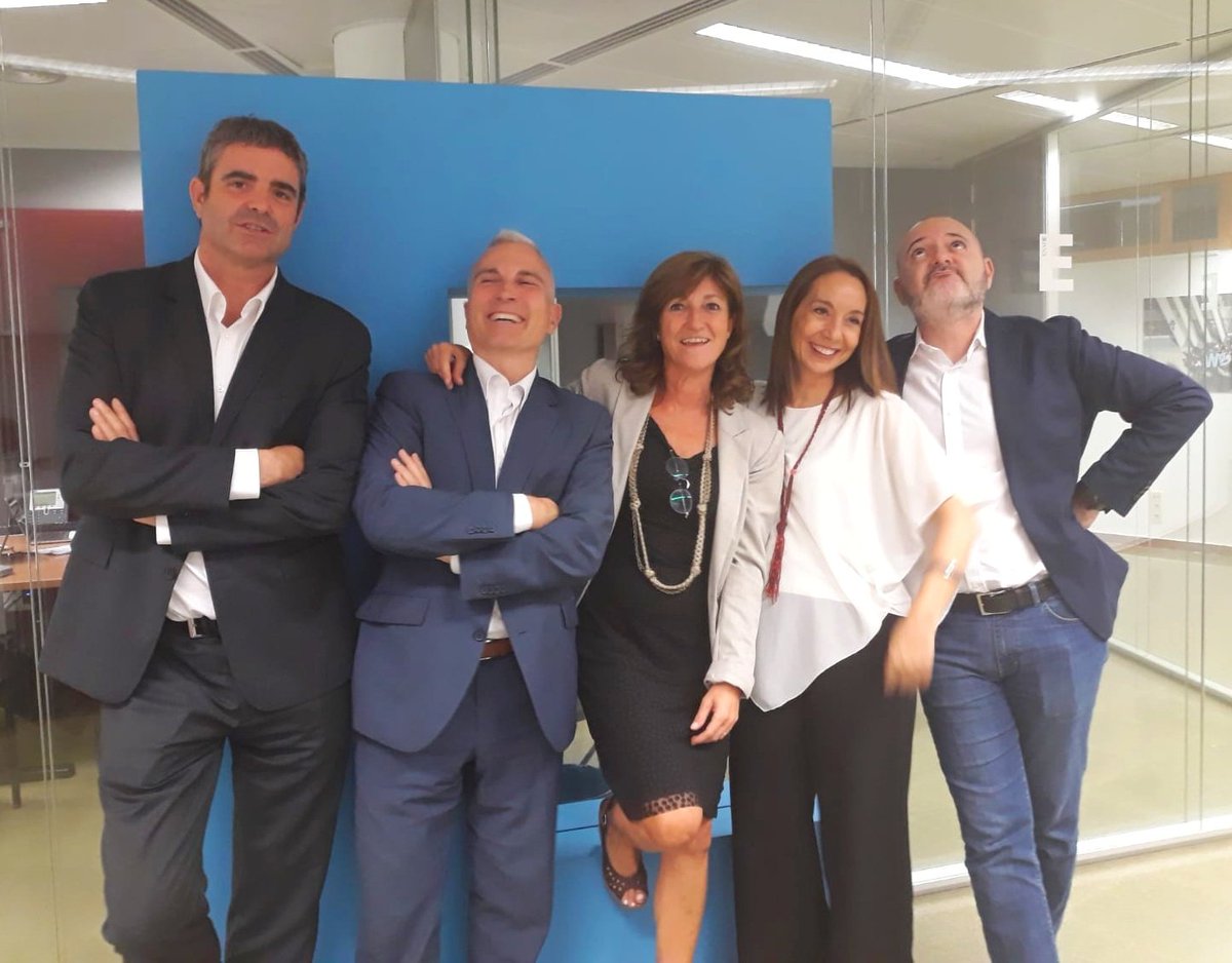 AliciaPomares's tweet photo. Gracias companys @Humannova  y gracias a todas las personas con ganas de crear organizaciones exponenciales, y gracias @ESADE por invitarnos, vamos que fue un placer. Seguimos aprendiendo. https://t.co/ohGknZqHmJ