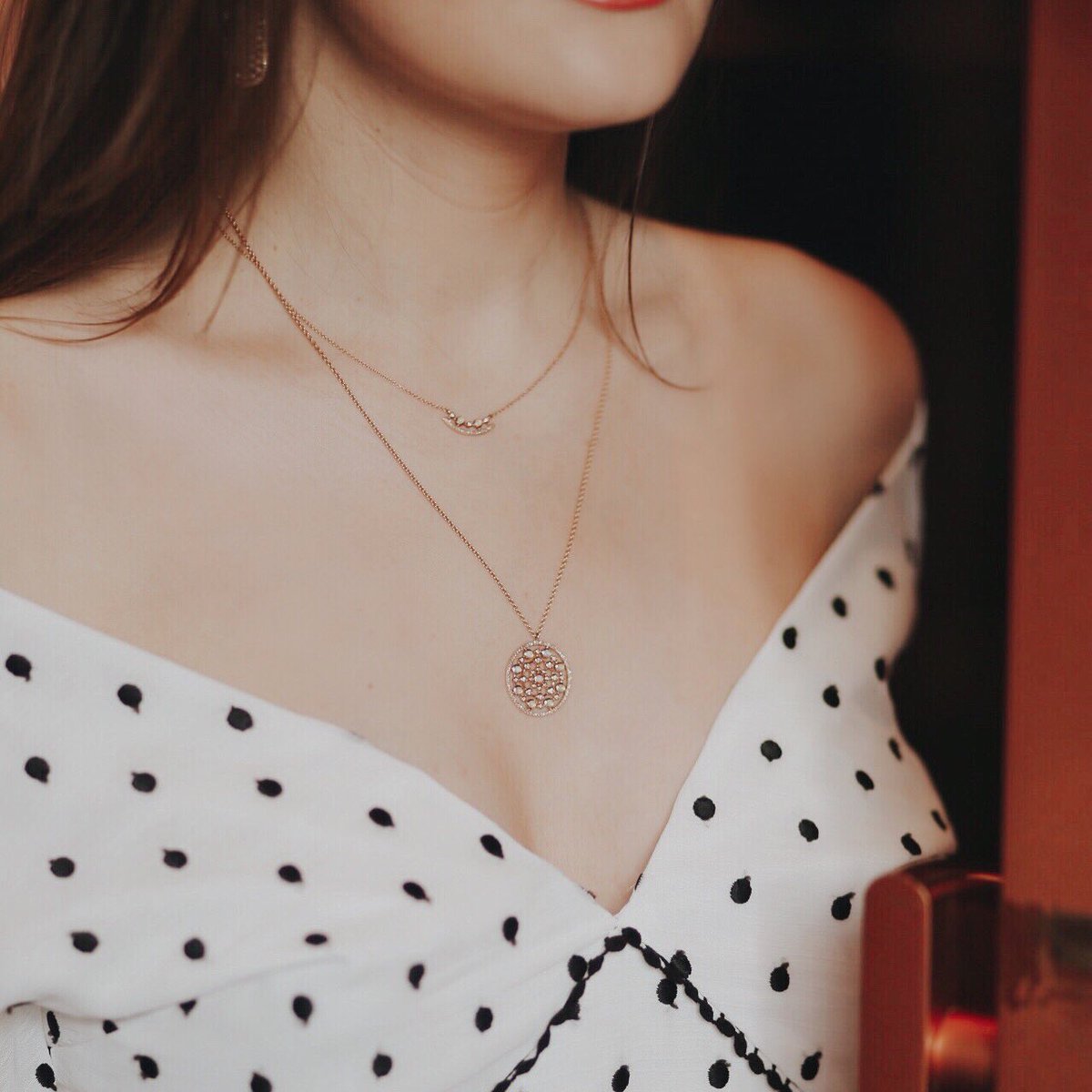 Delicate rose gold stacking ✨ Wearing Astley Clarke ‘Icon Nova’ collection (swipe for a close up of their new 14kt rose gold pendant necklaces inspired by astral explosions frozen in time). Follow this link to shop the collection:
bit.ly/AstleyClarkeIc… <a href="/AstleyClarke/">Astley Clarke</a>