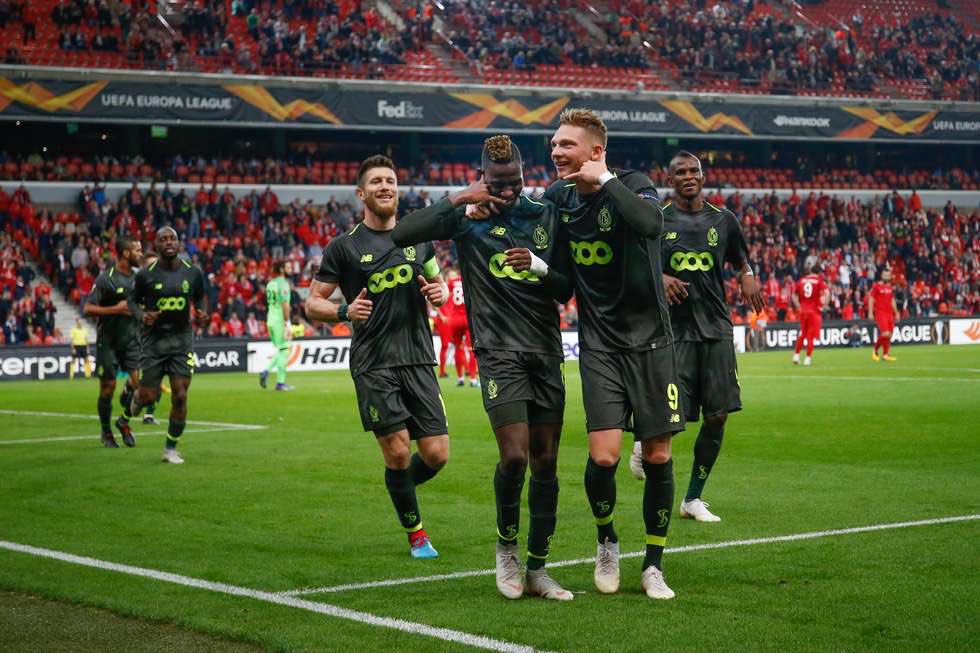 SPocognoli15's tweet photo. Les 3 points étaient le plus important hier soir! Merci à nos supporters d’avoir donné de la voix pendant 90 min 👌🏻 #STAAKH @EuropaLeague  @Standard_RSCL 🔴⚪️ https://t.co/l2tJJQRK5E