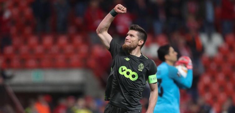 SPocognoli15's tweet photo. Les 3 points étaient le plus important hier soir! Merci à nos supporters d’avoir donné de la voix pendant 90 min 👌🏻 #STAAKH @EuropaLeague  @Standard_RSCL 🔴⚪️ https://t.co/l2tJJQRK5E